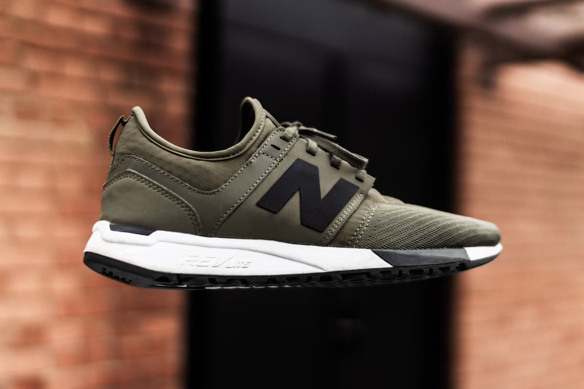 New Balance 9060 in Sea Salt / Moonbeam